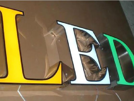 瑞昌介绍LED招牌的基础知识。